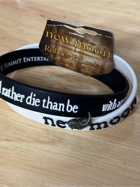 Twilight Saga New Moon Black and White Rubber Bracelet Set With Charm